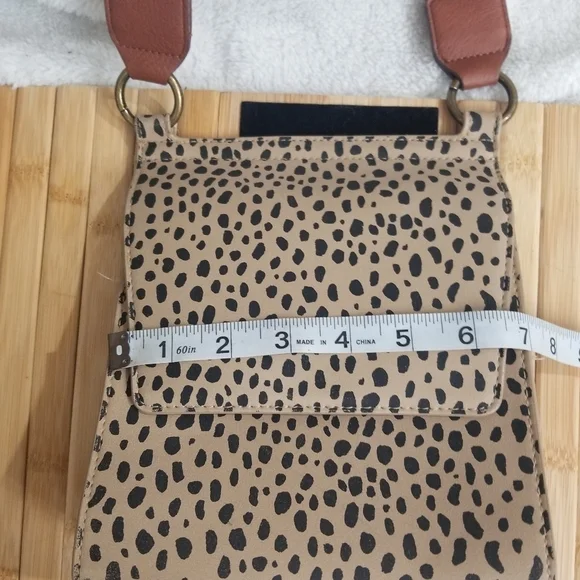 Universal Thread Cheata crossbody - Picture 6 of 8